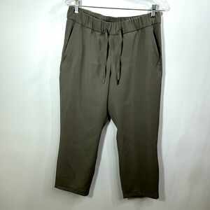 Lululemon Women’s Grey Crop Pants size 8